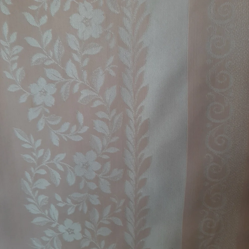 Vtg Damask Pastel Pink Tablecloth and 6 Piece Napkin Set.